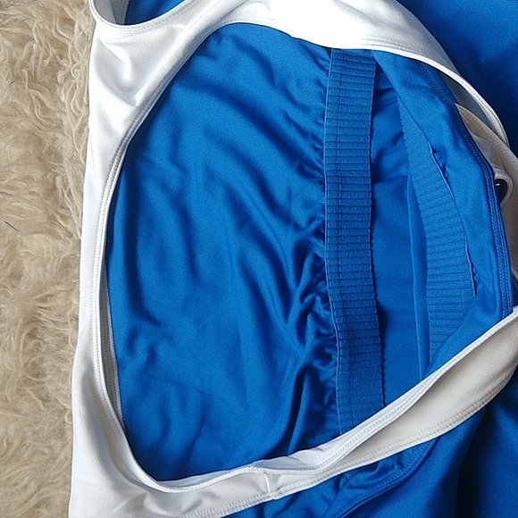 Wilson Tennis Dress Blue & White Team Built in Bra - Picture 10 of 10